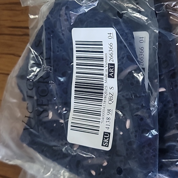 Victoria's secret dream Angel's very sexy eyelet lace Brazilian panty SMALL - Picture 4 of 8